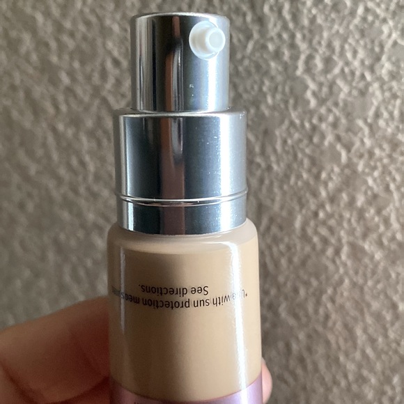 It Cosmetics CC+ Cream Illumination with SPF 50+ - Picture 5 of 6